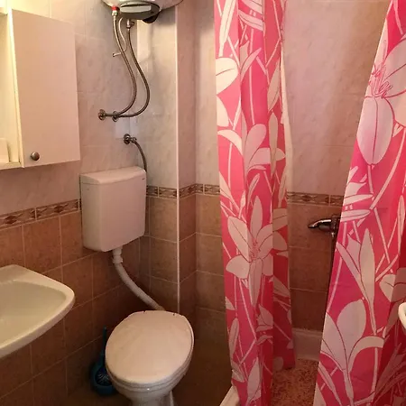 بيت ضيافة Adria *