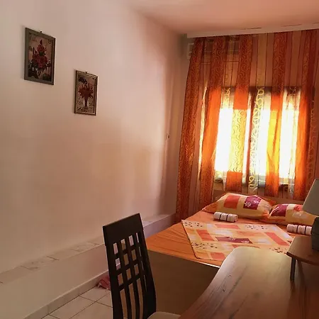 Adria بيت ضيافة *