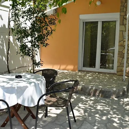 Adria بيت ضيافة *