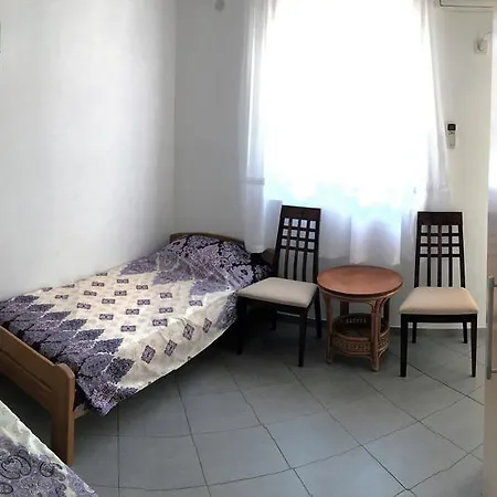 Adria بيت ضيافة *